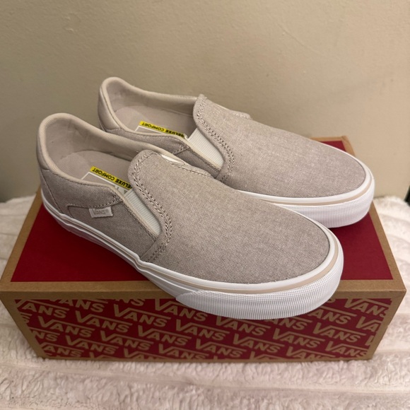 Vans Tan Sneakers Classic Low-Top Design Size - 7 Women’s / 5.5 Men’s - Picture 6 of 12